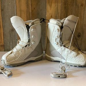 Salomon Ivy snowboard boots, women’s 6.5 great condition